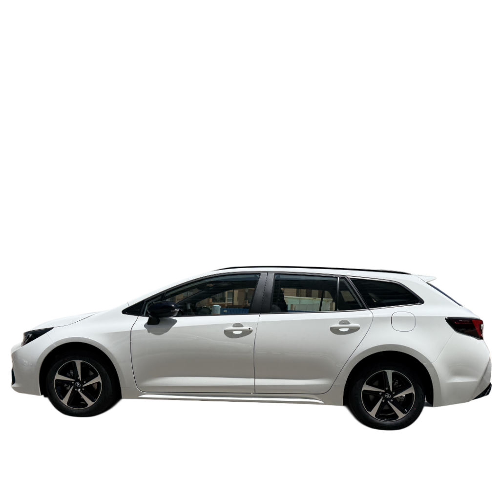 Interior del Toyota Corolla Hybrid Touring Sport: amplio espacio y confort para alquileres en Málaga y la Costa del Sol.
