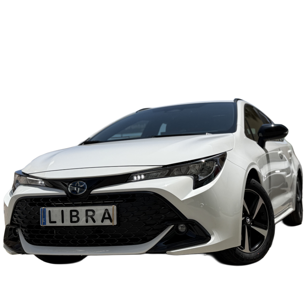 Toyota Corolla Hybrid Touring Sport blanco disponible para alquiler en Málaga con Libra Rent a Car. Coche familiar híbrido en la Costa del Sol.